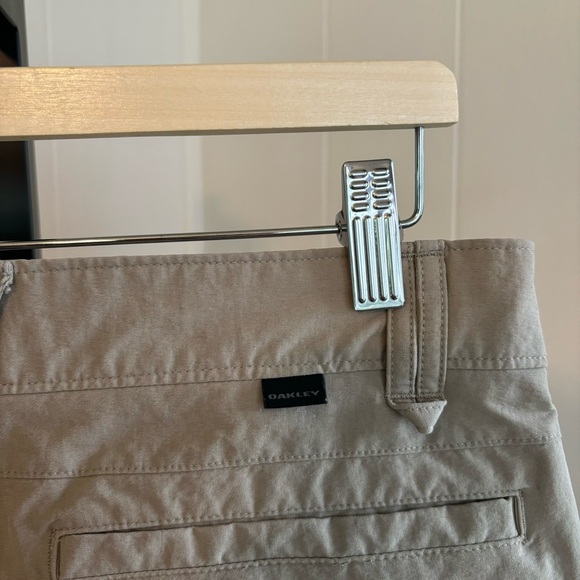 Oakley Tan Nylon Stretch Activewear Flat Front Chino Take Golf Pants Men 34x29 - Picture 1 of 8